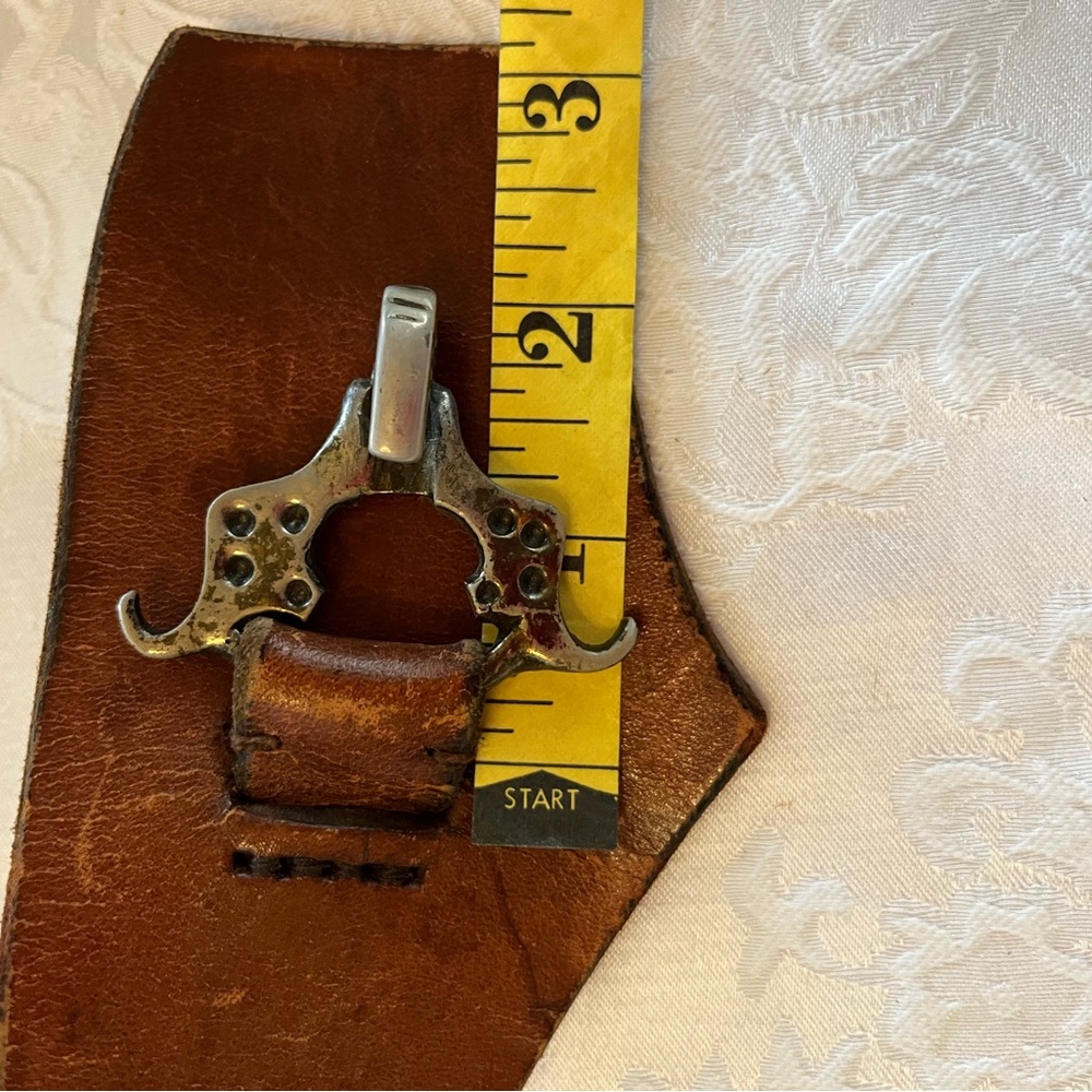 Vintage 70s leather belt with great hardware. Unmarked Etienne Aigner? - Picture 10 of 16